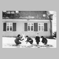 113-0016 Ostern 1941 im Schnee im Schulgarten.jpg